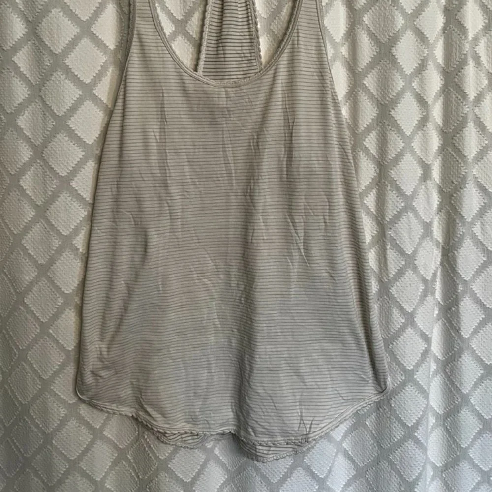 Lululemon white & gray striped racer back tank, size 8, good condition - Picture 4 of 5